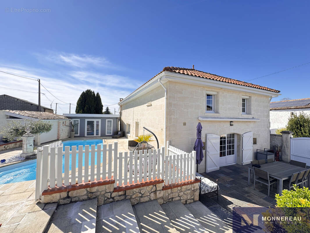 Maison à BAIGNES-SAINTE-RADEGONDE