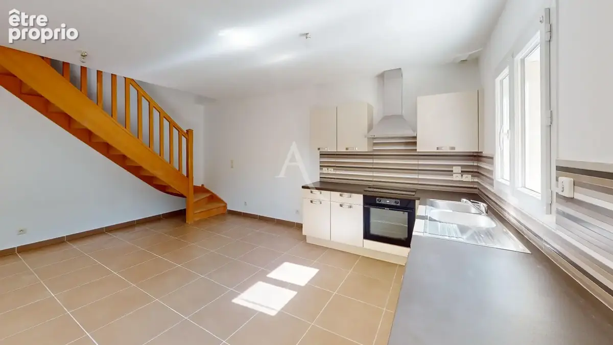 Poitiers, quartier demi-lune, maison 5 pièces avec garage, terrain d'environ 200 m² - photo 2