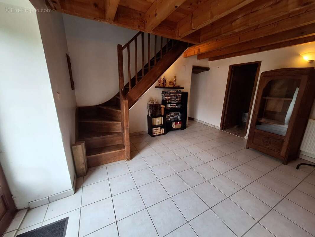Maison de campagne, grange et terrain - photo 9