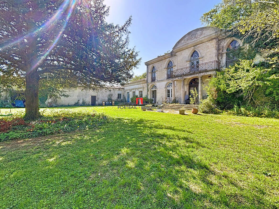 Maison à SAINT-SEURIN-DE-CURSAC