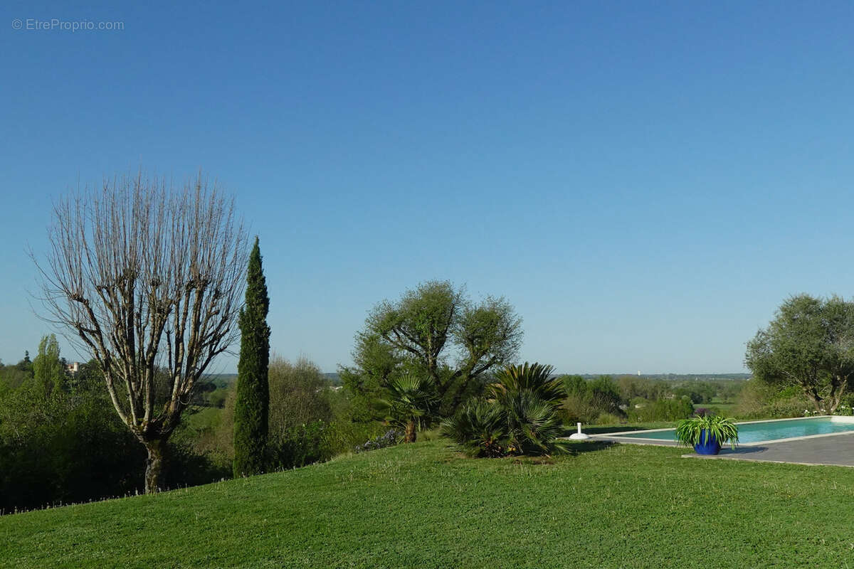 Maison à CAMBLANES-ET-MEYNAC