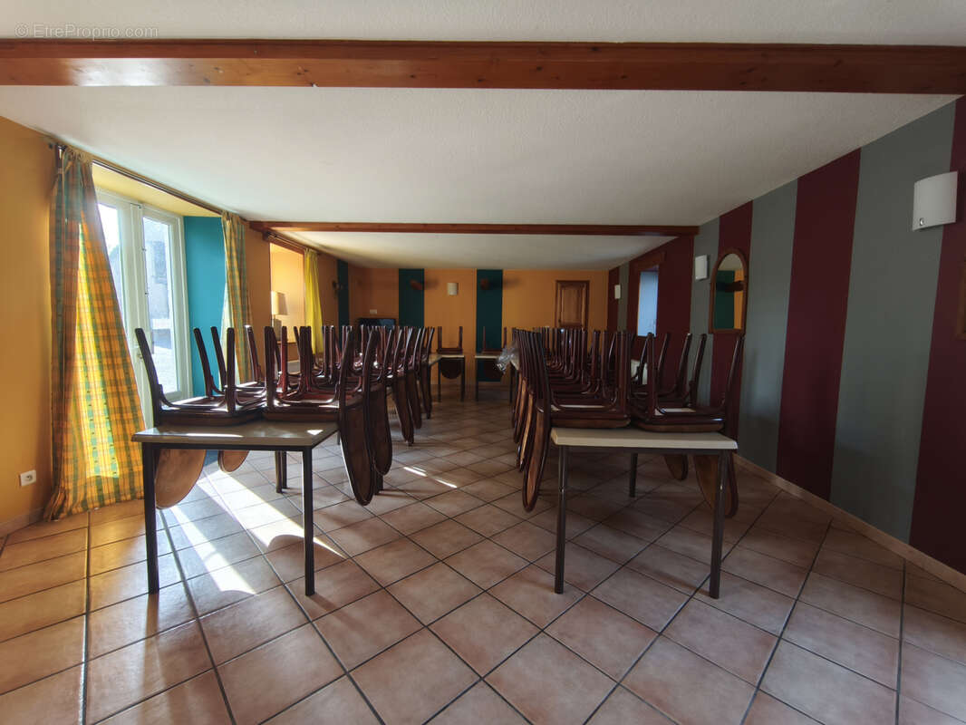 Maison à CREUZIER-LE-NEUF