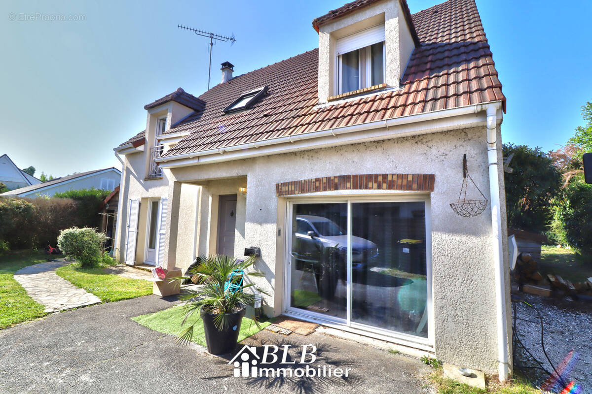 Maison à LE PERRAY-EN-YVELINES