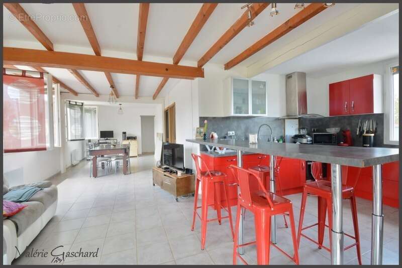 Maison à SAINT-SEURIN-SUR-L'ISLE