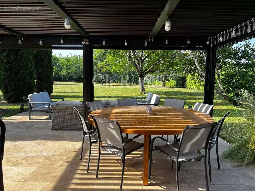 Maison en pierre avec piscine et vue sur les vignobles dans un cadre champêtre paisible - photo 11