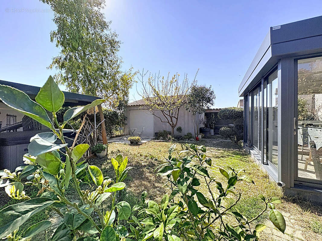 CANET-D'AUDE Charmante villa 3 faces - 5 pieces avec studio indépendant, véranda et jacuzzi - photo 2