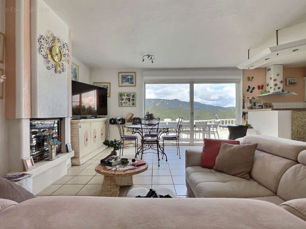 Autre à ROQUEBRUNE-SUR-ARGENS