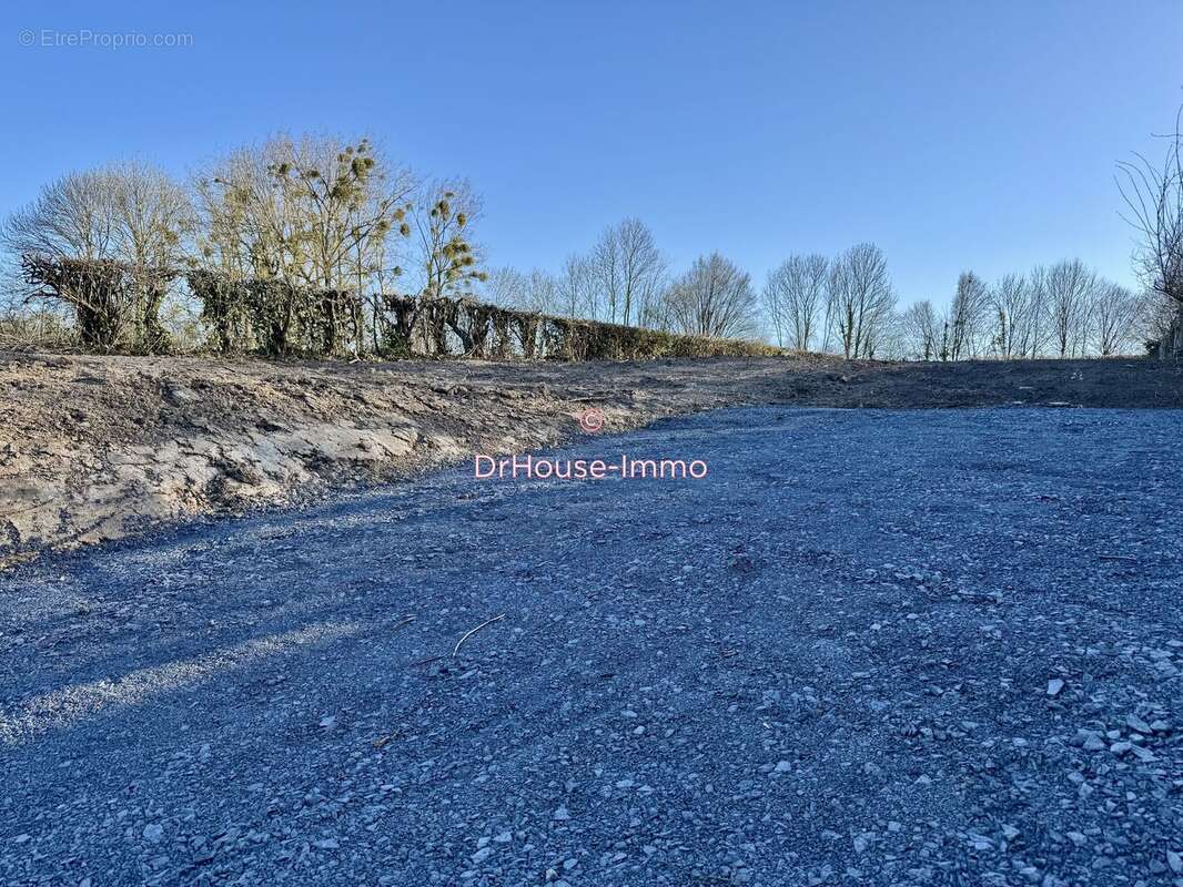 Terrain à FRASNOY
