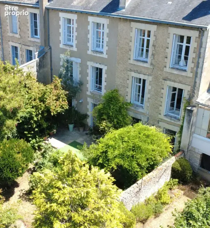 Demeure de caractère  de 376 m2 sur le plateau de Poitiers avec 10 chambres et jardin - photo 17