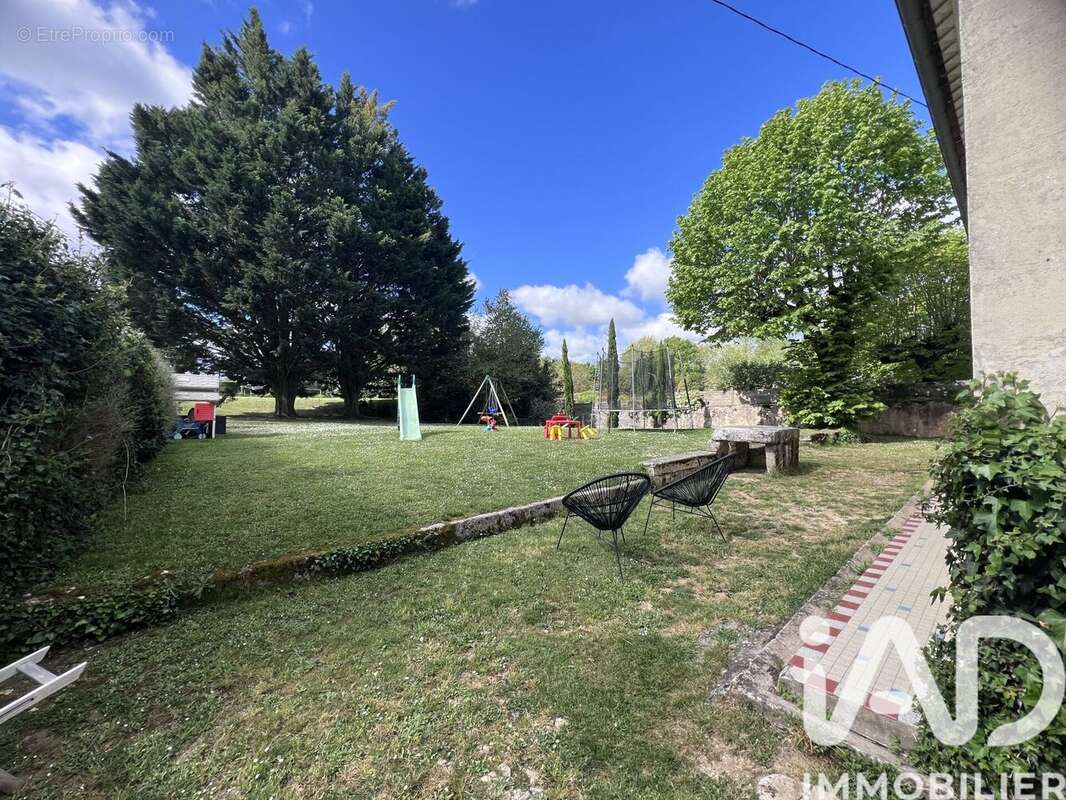 Maison 145 m² à Branne  - photo 2