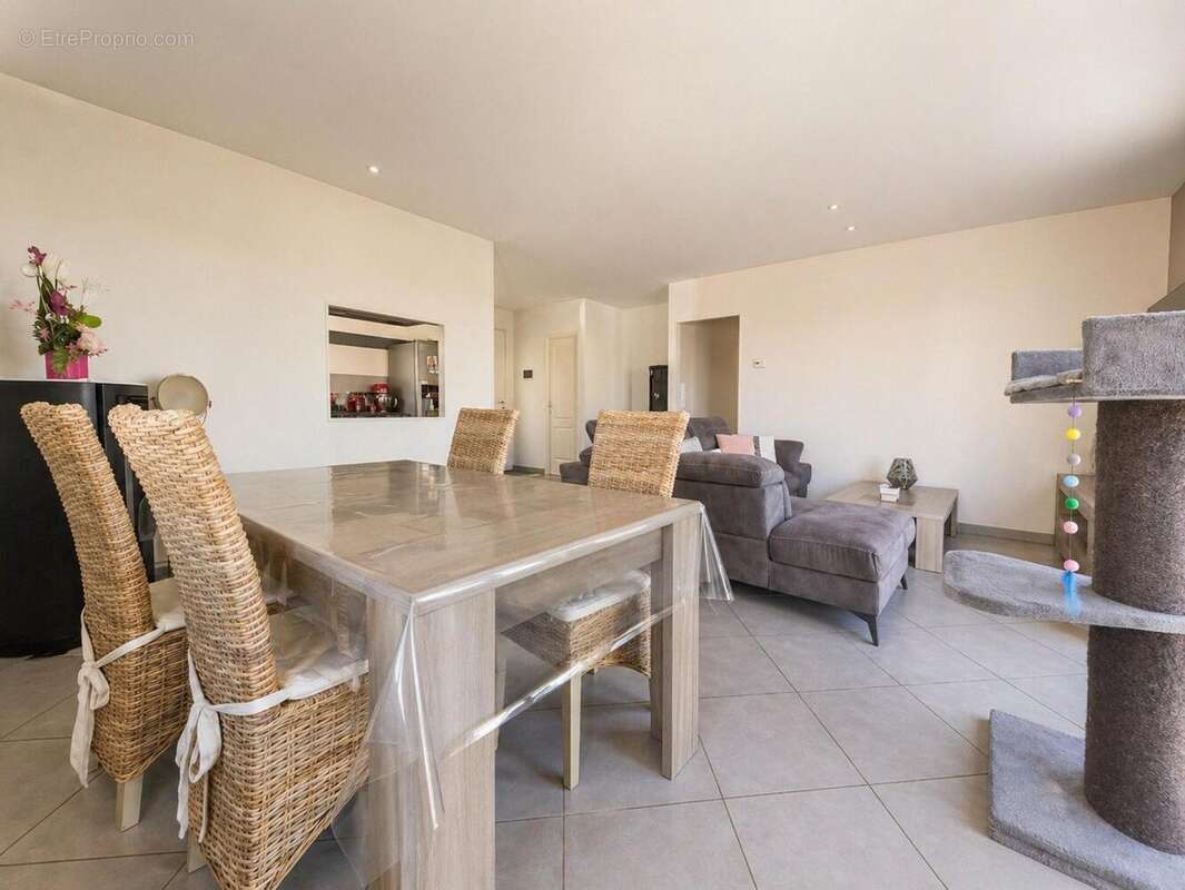Maison 86 m² à Fouquebrune  - photo 3