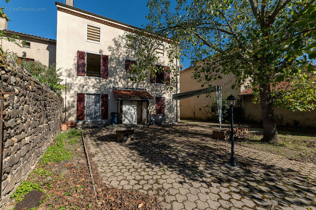 Propriété Le Breuil Sur Couze 9 pièce(s) 192 m2 - photo 7