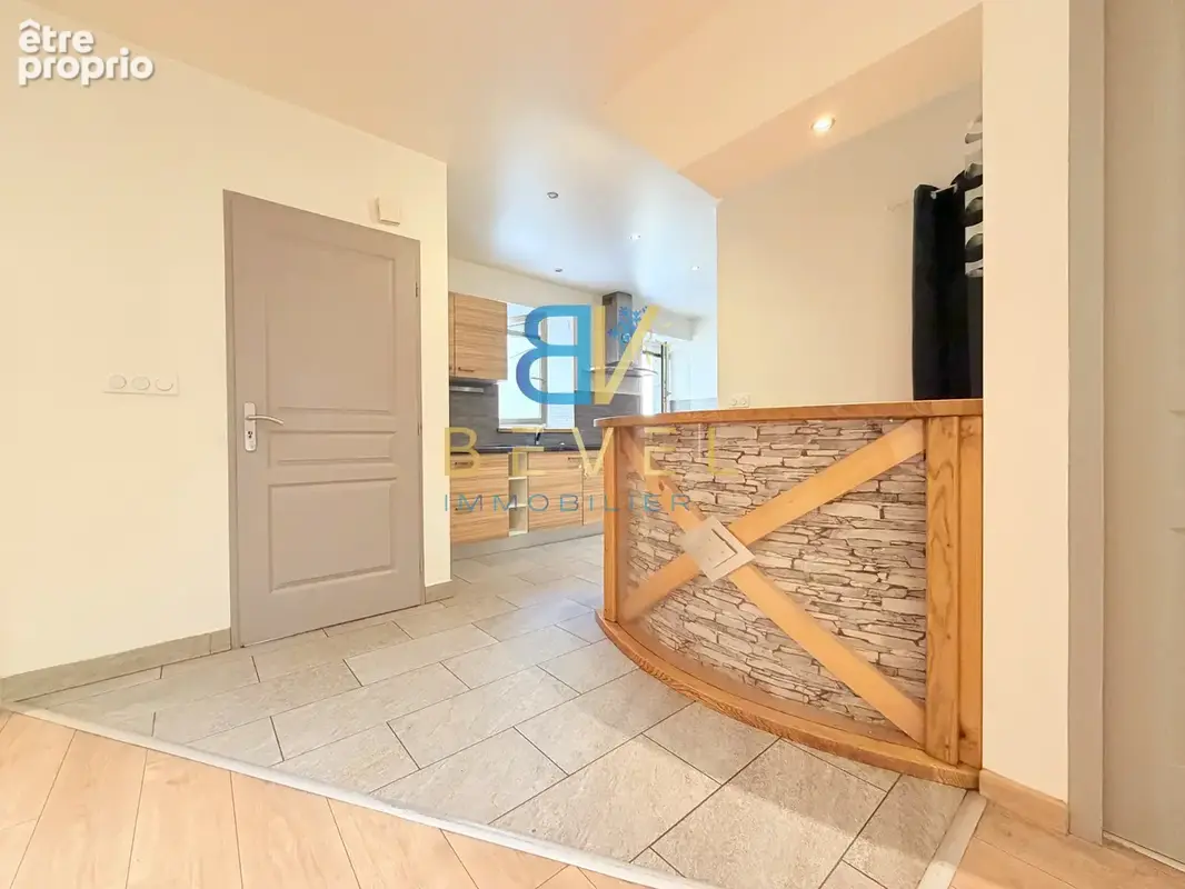 (73) Saint-Julien-Mont-Denis - Centre Village - Rare Appartement T2 bis - Grande chambre - Spacieuse terrasse - photo 9