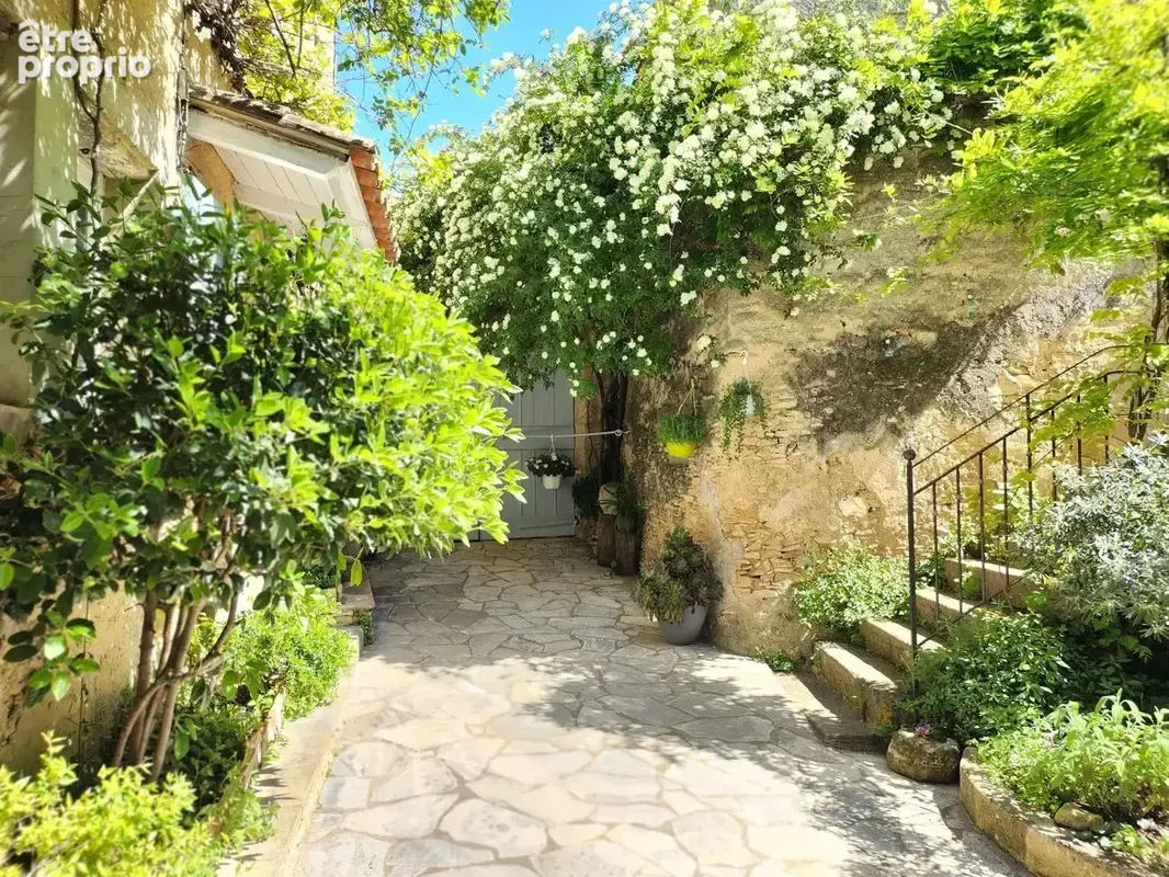 A quelques minutes d'Uzès, Maison de village en pierre - photo 3