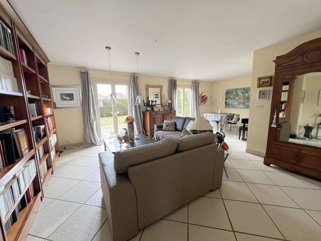 Maison à NEUVILLE-SUR-SARTHE