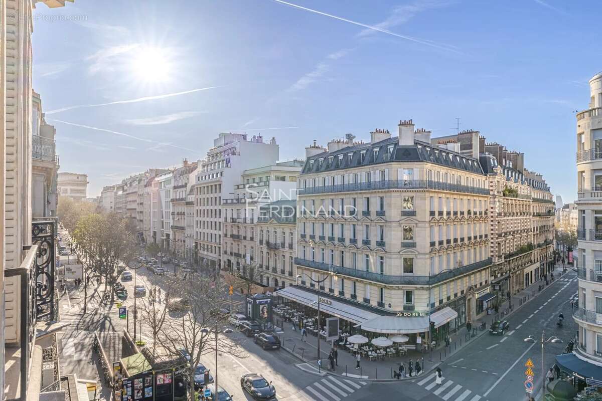 Appartement à PARIS-8E