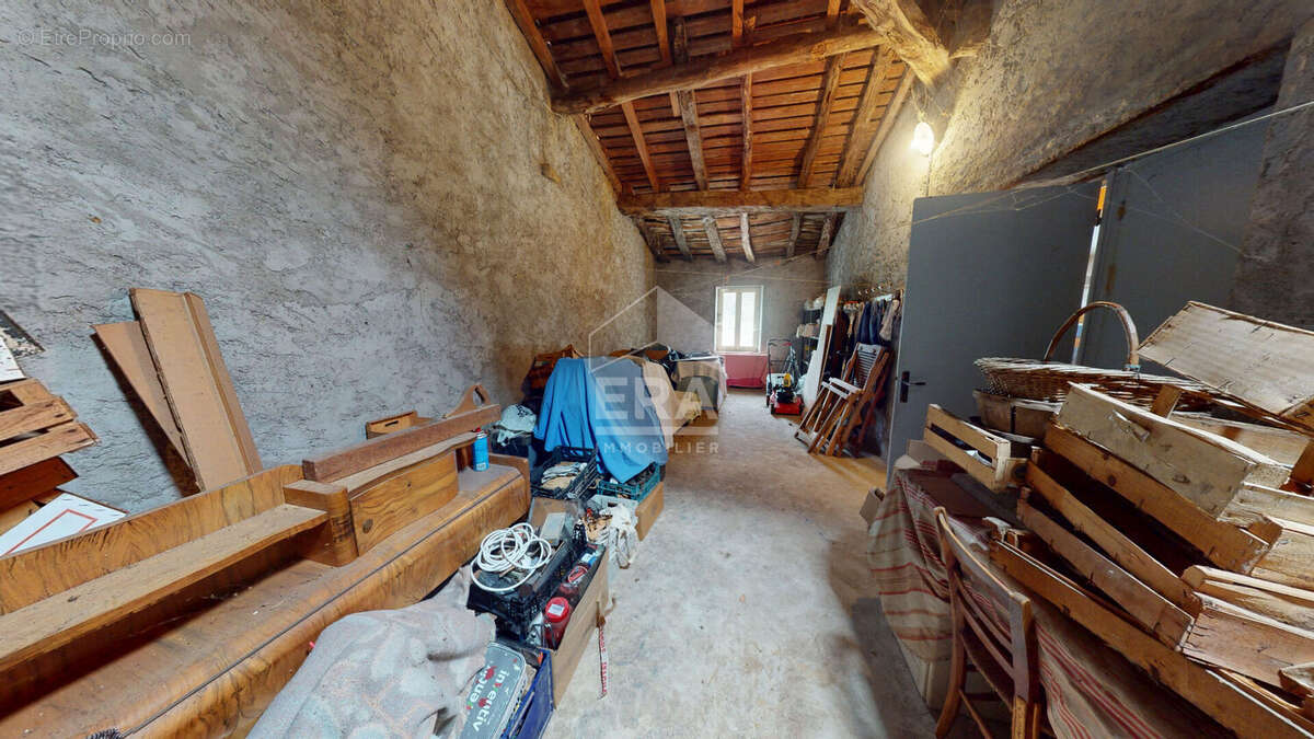 Maison à JUJURIEUX