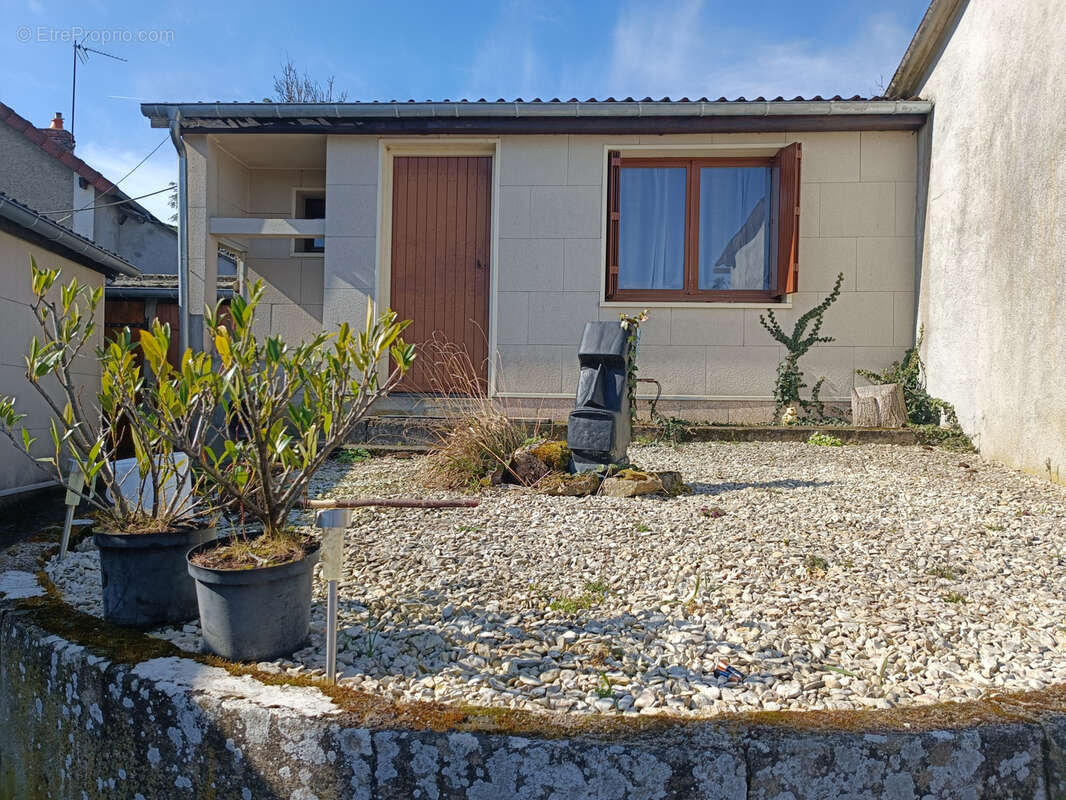Maison à JOUET-SUR-L'AUBOIS
