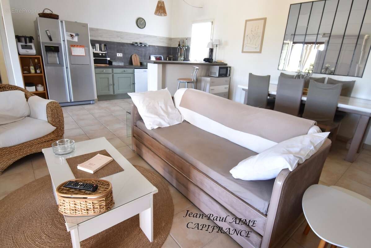 BARJAC – Une propriété de 210 m2 dont un appartement de 70 m2 avec panorama sur les Cévennes, à quelques pas du cœur du village - photo 4