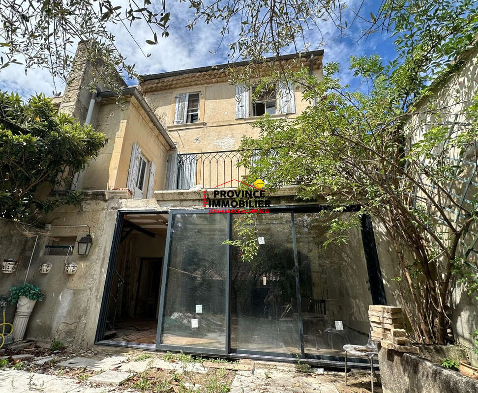 Maison 388 m² à Grignan  - photo 2