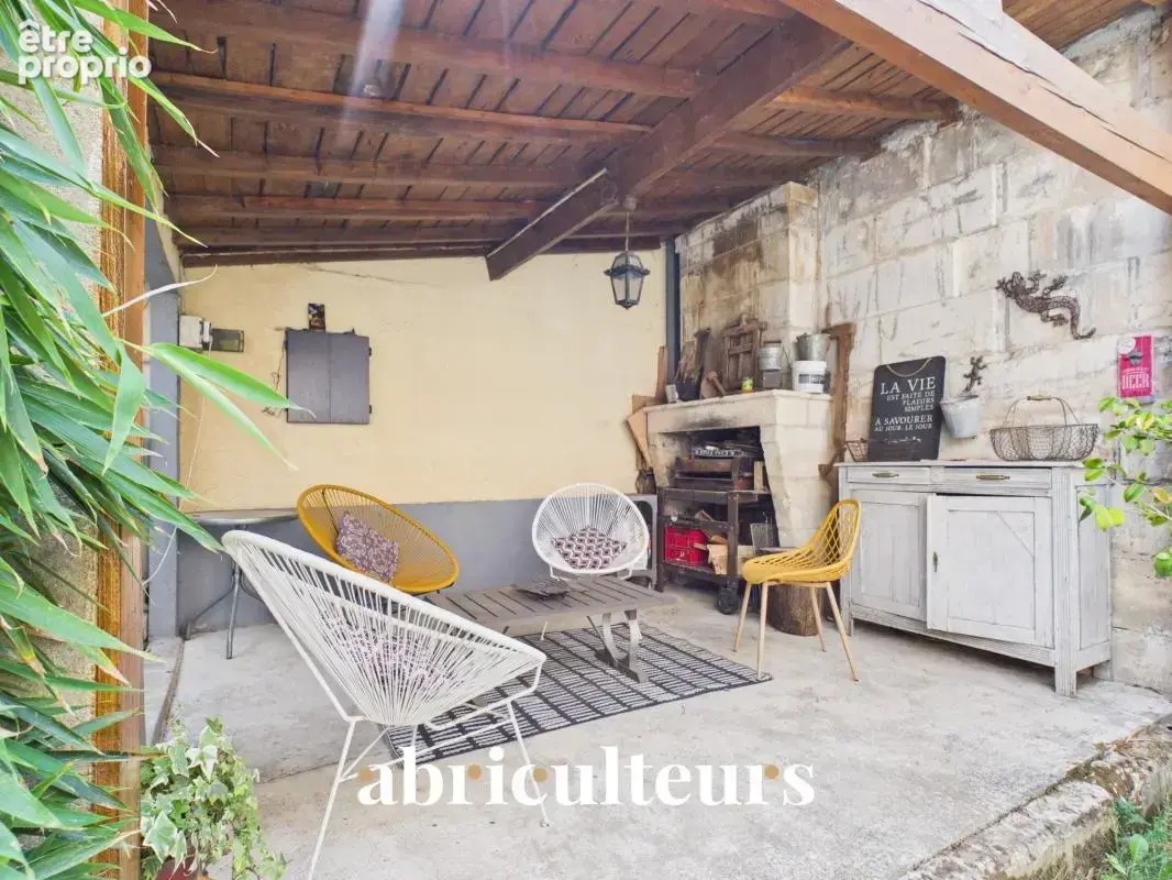 Maison de ville de 90 m² avec cour en vente à Saintes (17100) - photo 5