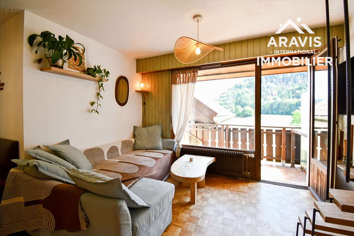 EXCLUSIVITÉ   Studio duplex avec balcon, vue montagnes et deux stationnements à Thônes - photo 2