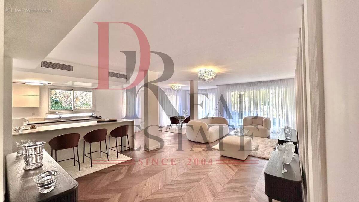 Appartement à ROQUEBRUNE-CAP-MARTIN