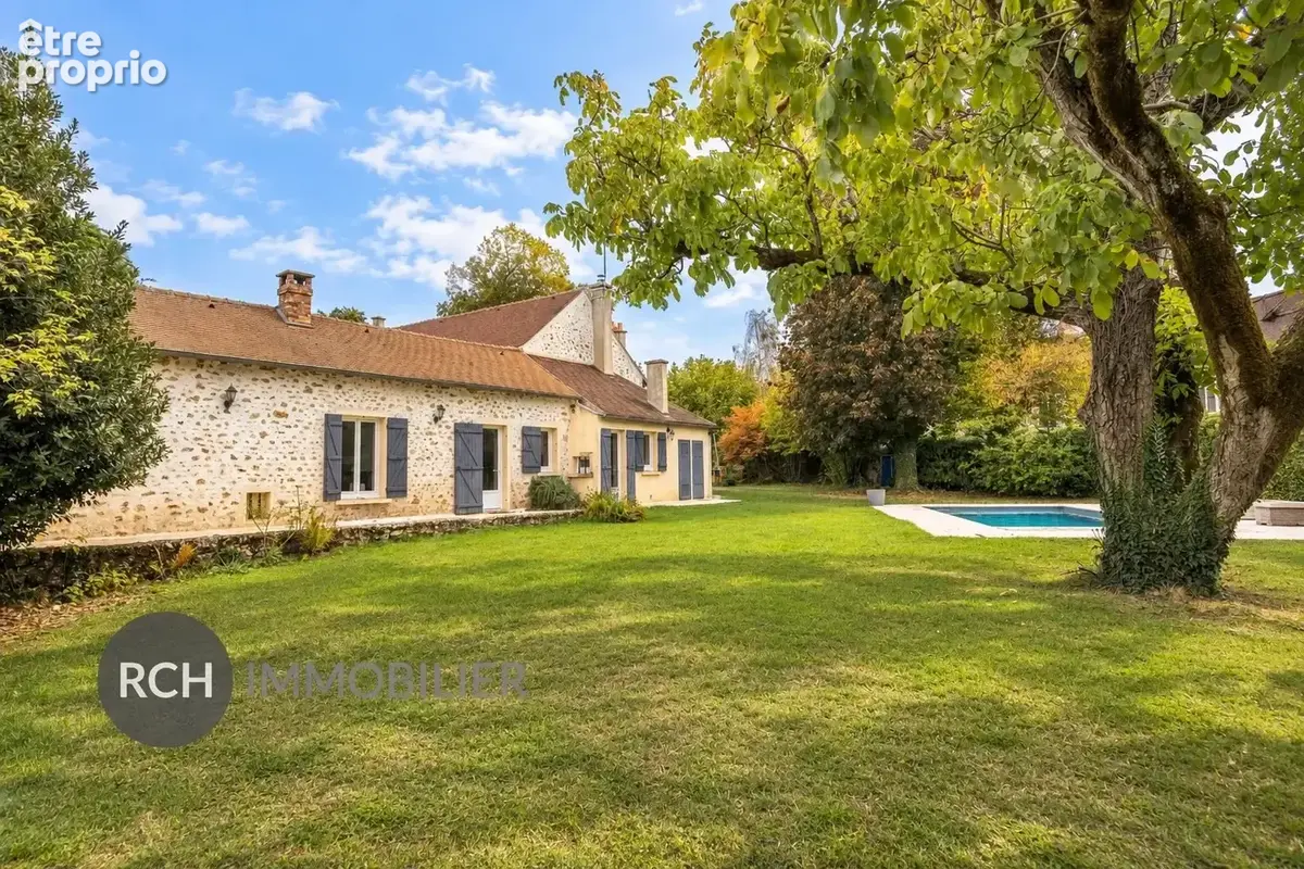 Boullay-Les-Troux - Charmante maison en pierre entièrement rénovée sur un joli jardin plat avec piscine - photo 3
