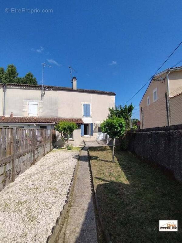 Maison à CHATEAUNEUF-SUR-CHARENTE