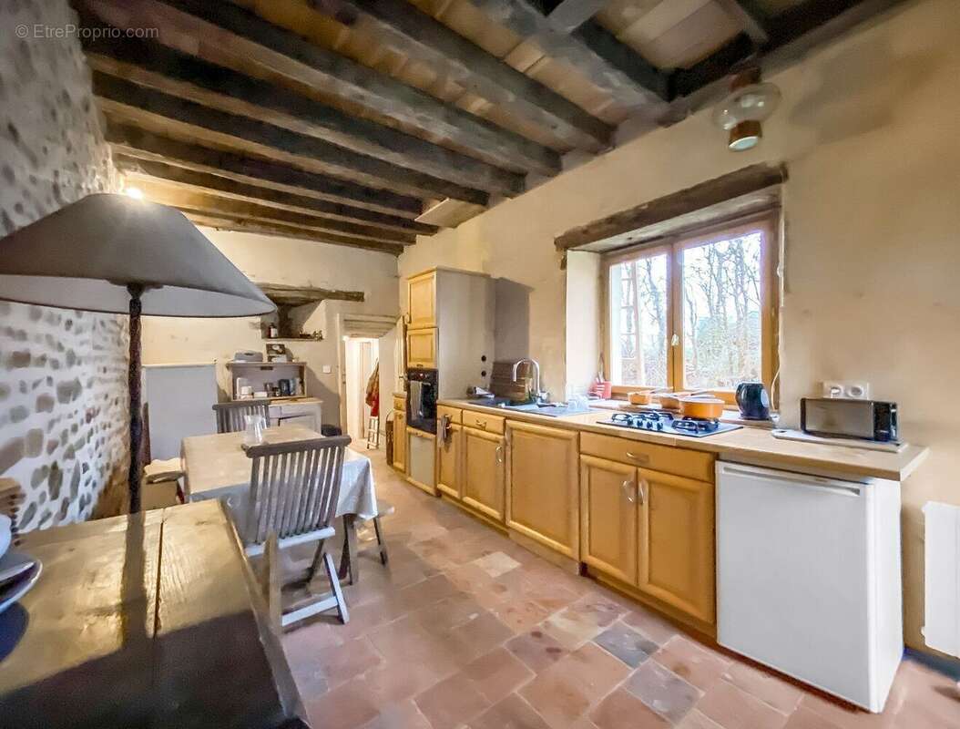 Prieuré du XVe siècle comportant un manoir, une maison d'habitation et une grange - photo 17