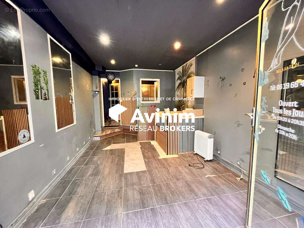 Commerce à PARIS-9E