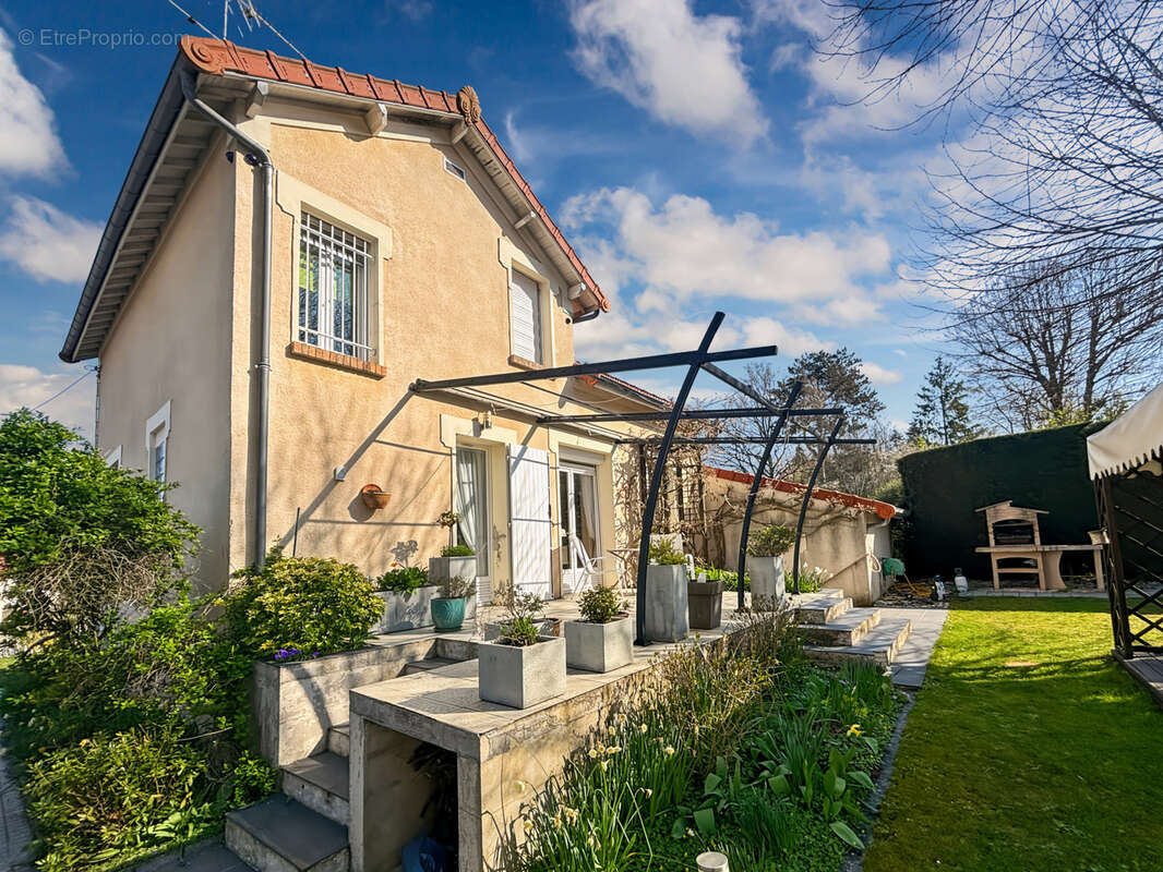 Maison à NEAUPHLE-LE-CHATEAU