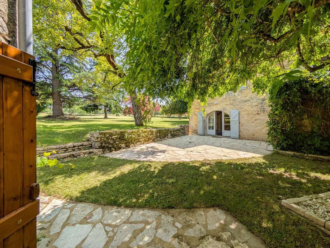Jolie maison en pierre avec annexe pour les invités. - photo 11