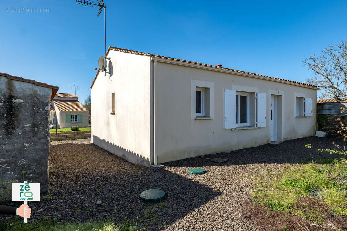 Maison à LES MAGNILS-REIGNIERS