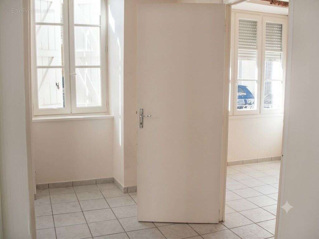 Appartement T3 en RDC avec Terrasse au Cœur de Nay - photo 2