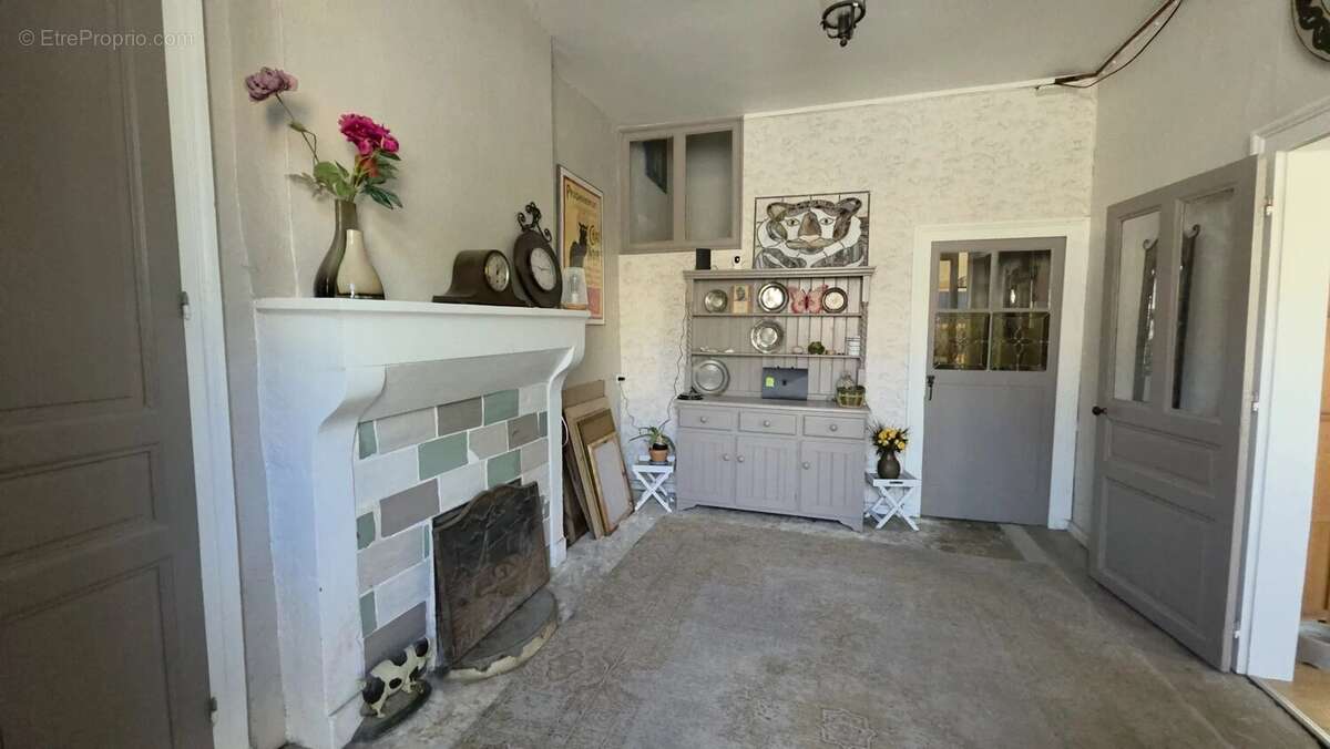À vendre : maison de 3/4 chambres avec hangar à La Trimouille - 86 - photo 2