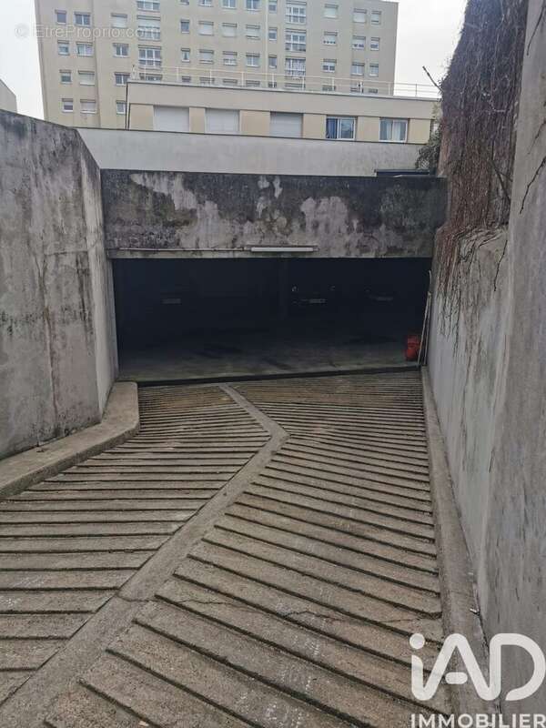 Photo 3 - Parking à LA GARENNE-COLOMBES