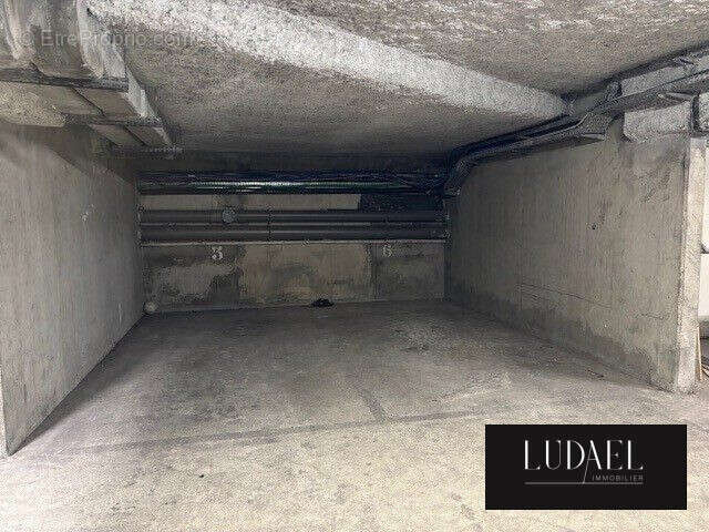 Parking à PARIS-10E