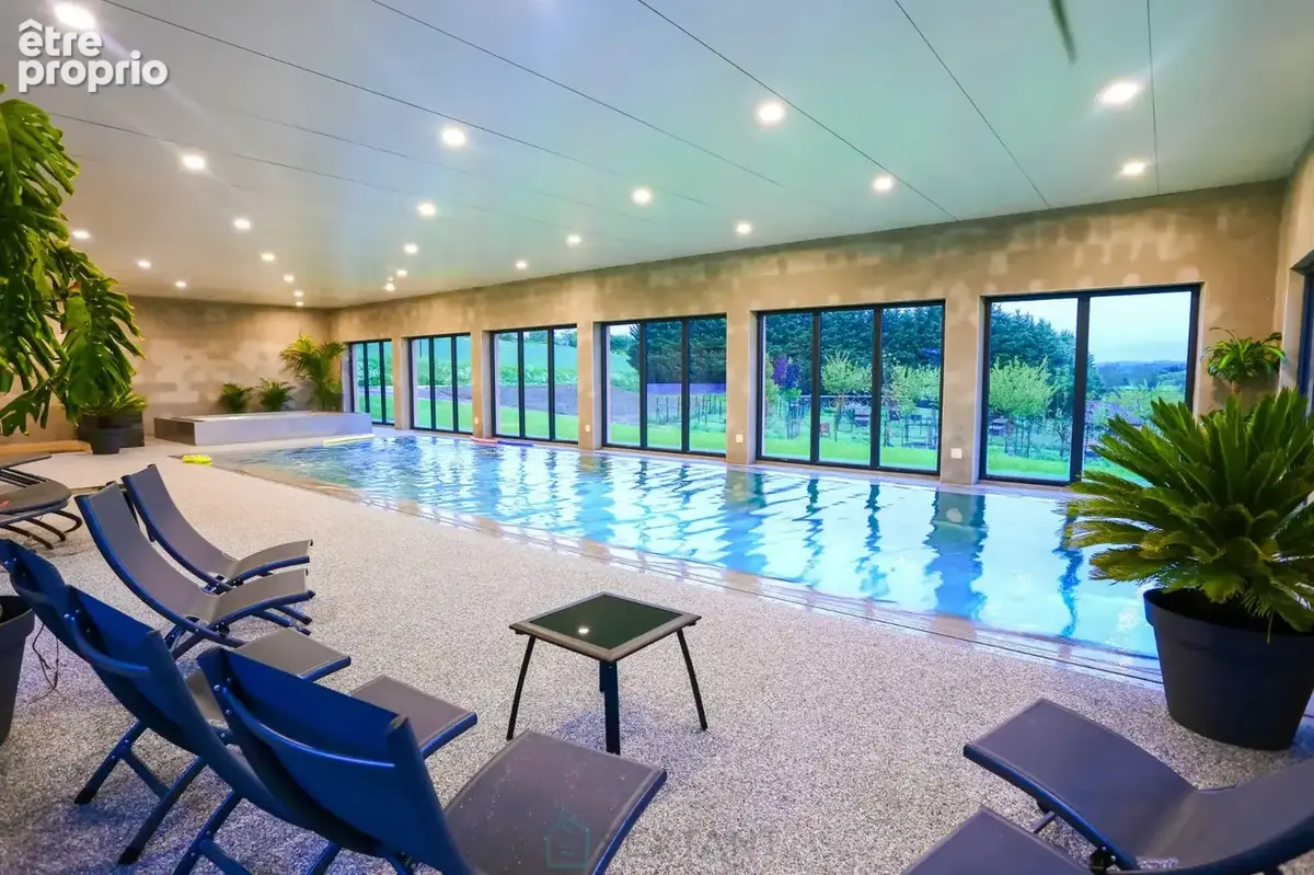 Somptueux domaine de 27 hectares dédié à l'événementiel, offrant un bâti immobilier d'environ 1800m² avec piscines et 5 étangs a - photo 11