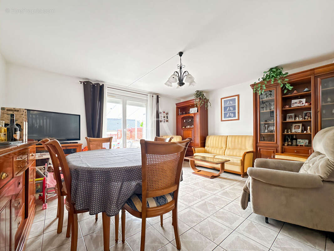 Maison à JOUY-LE-MOUTIER