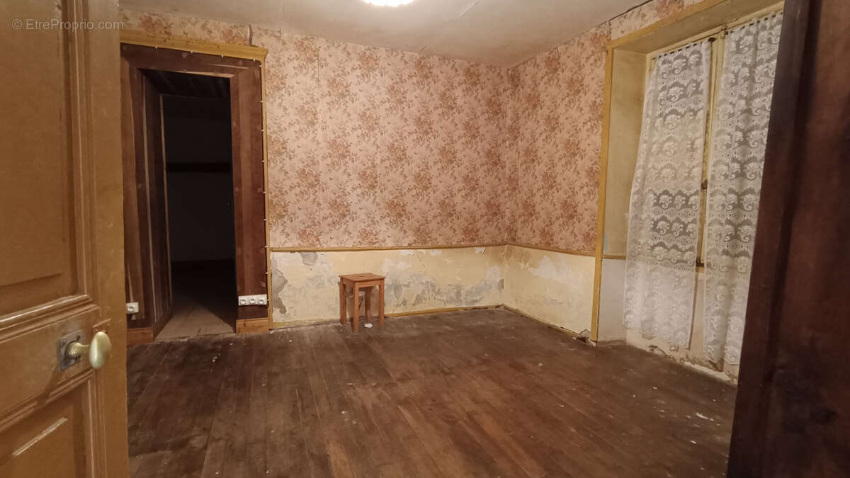 Maison à CHERVEIX-CUBAS