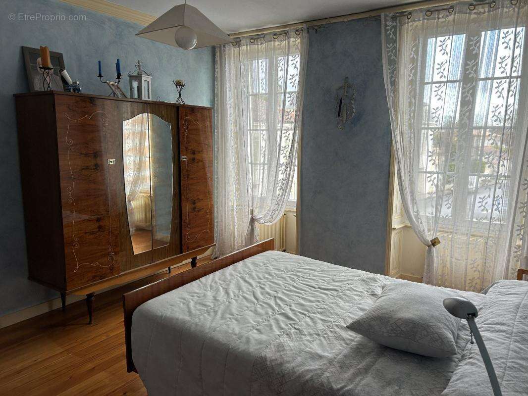 Maison à SAINT-JEAN-D'ANGELY