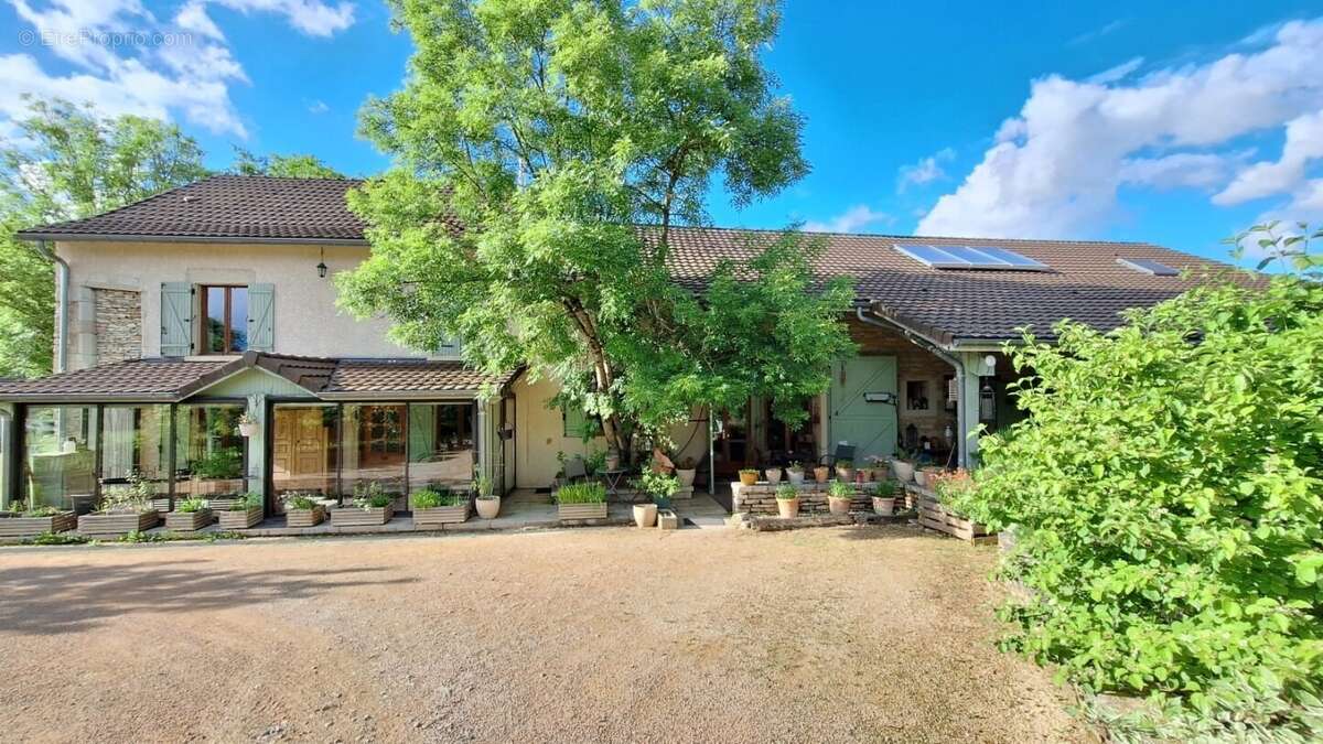 Maison à CREMIEU