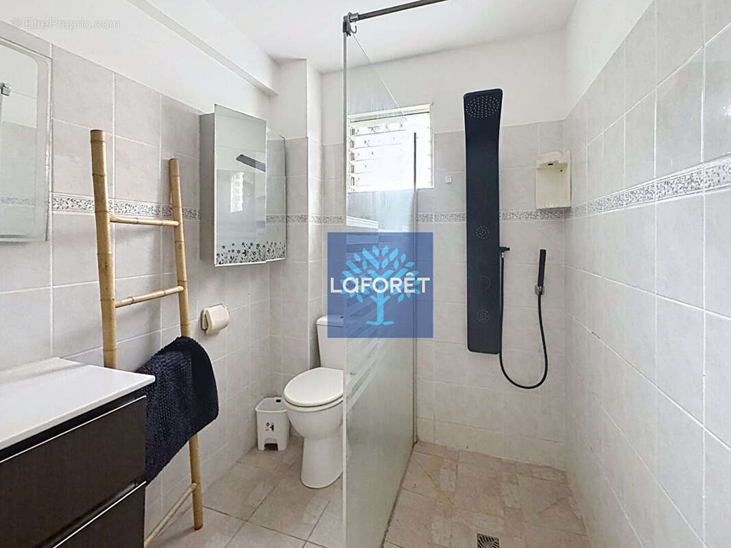 A vendre : Maison T6 sur deux niveaux au Lamentin - photo 17