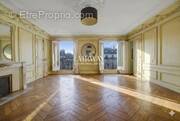 Appartement à PARIS-8E