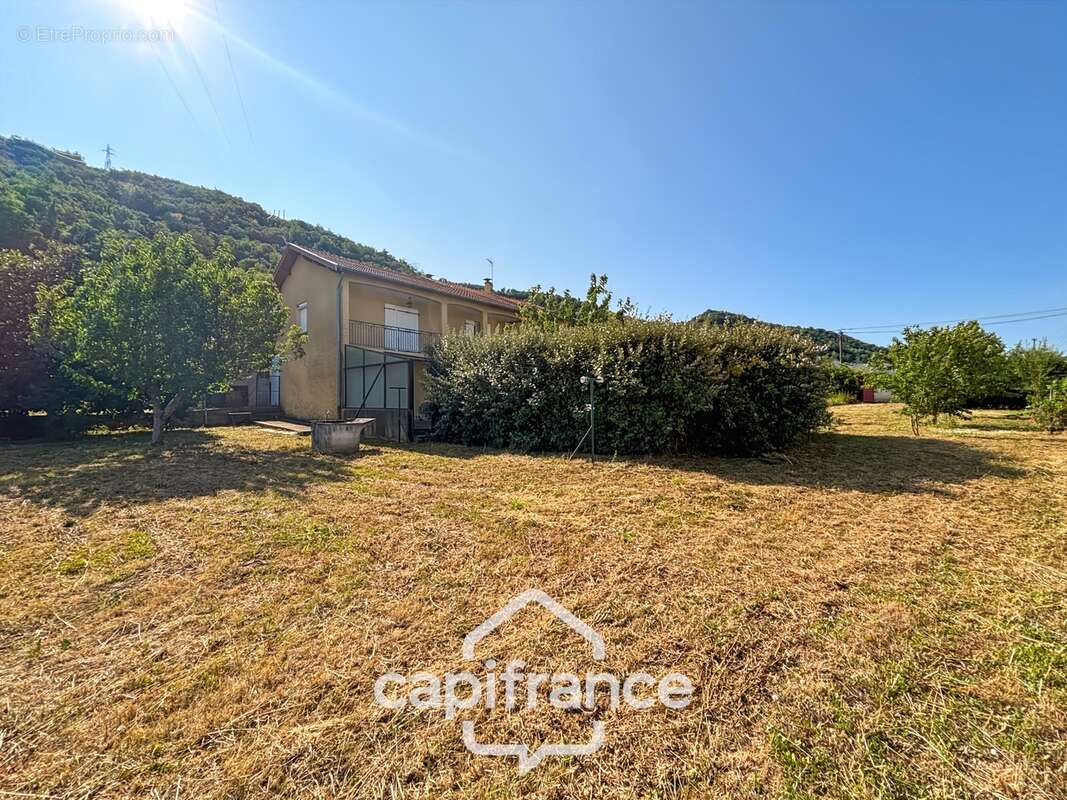 SAINT-VALLIER – Maison familiale de caractère de 202 m² sur un magnifique terrain de 1 878 m² - photo 4