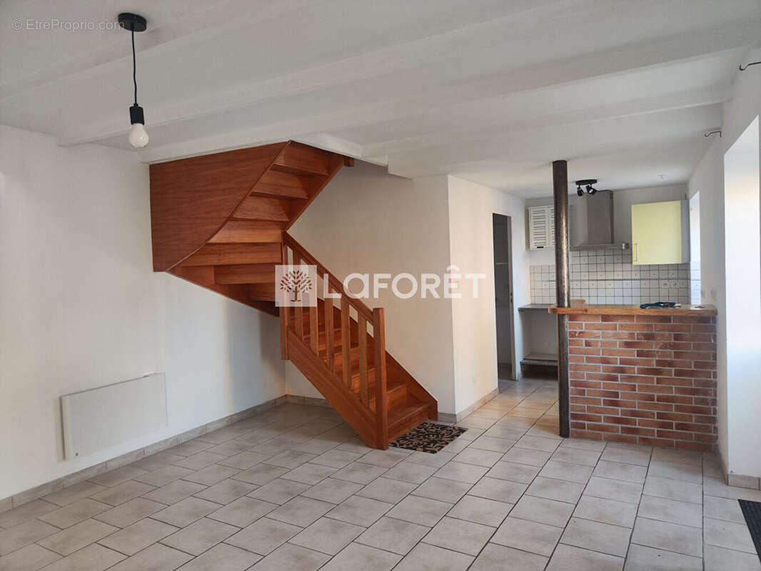 Plus de 70 m² de charme au coeur de Goudelin, à deux pas du littoral ! - photo 3