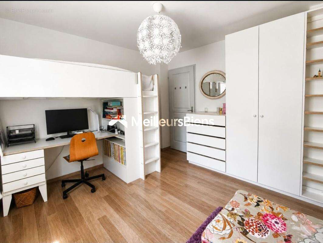Superbe maison de 202 m² à Crozet 5 chambres, terrain de 1400 m² - photo 14