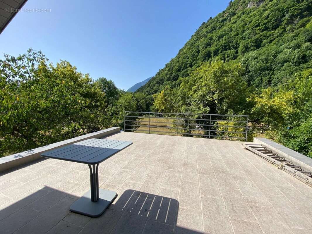 Maison à VEUREY-VOROIZE