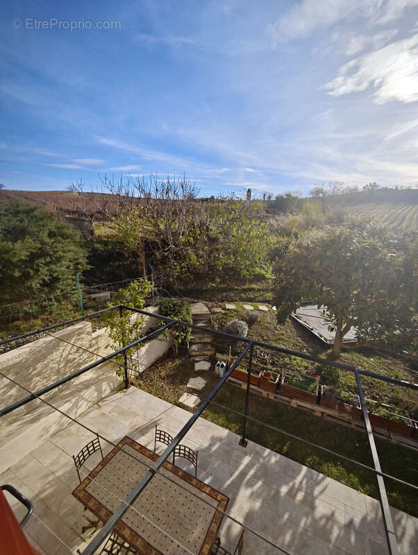 Maison à VILLENEUVE-LES-MONTREAL